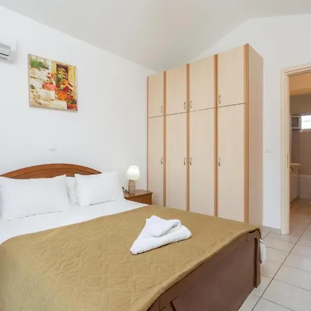 Melissa Vila Poros (Kefalonia)